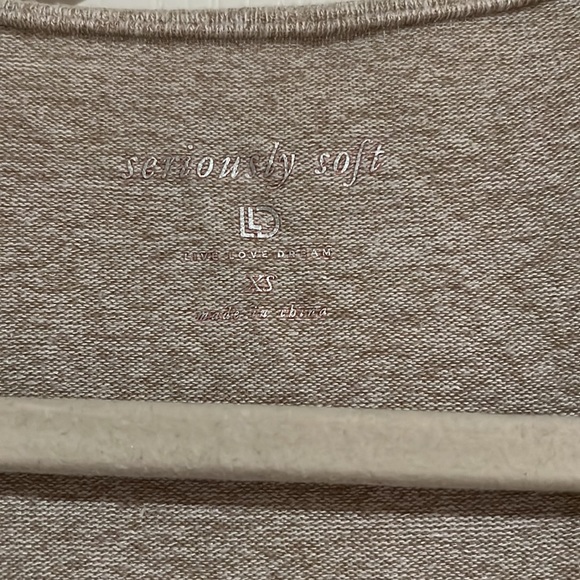 V neck super soft long sleeve shirt - Picture 2 of 3